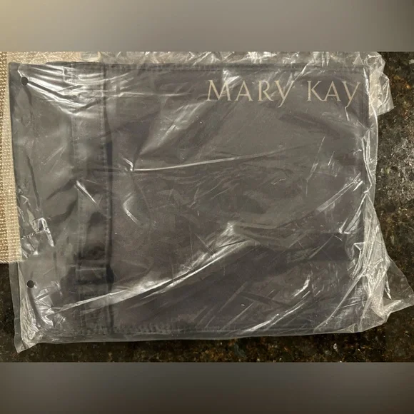 NWT!!!Mary Kay Travel Roll Up Bag - Picture 2 of 2